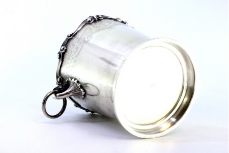 Balde de gelo com rebordo relevado, motivos vegetalistas gravados e argolas 